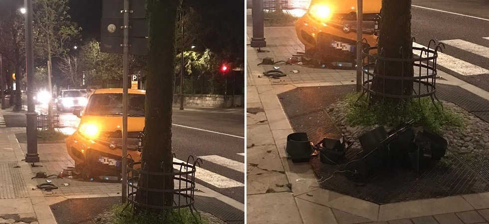Perde il controllo dell’auto e abbatte uno dei semafori di corso Rosmini a Rovereto